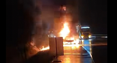 Lapseki'de otomobil yandı