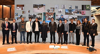 Troya Müzesi'nde sergi ziyarete açıldı