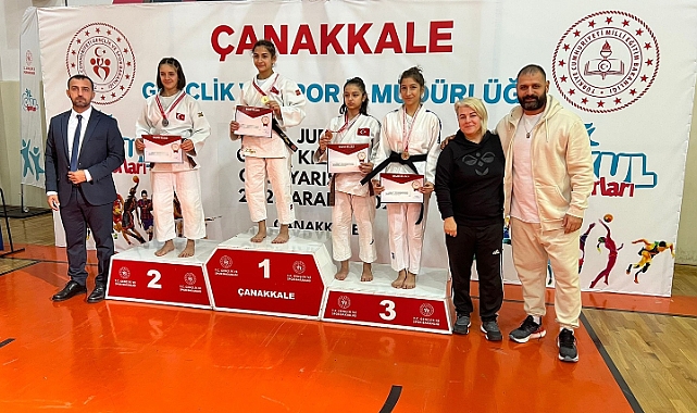 Başarılı judoculara madalyaları verildi