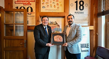 Başkan Muharrem Erkek'ten Çanakkale Kent Konseyi'ne ziyaret