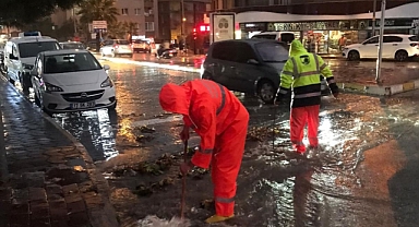 Belediye ekiplerinin yağış mesaisi