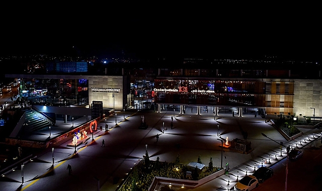 Çanakkale Belediyesi&#039;nden yeni yıl süslemesi