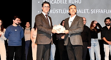 "Geleceğin Liderlerine Başarı İçin İpuçları"