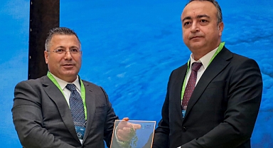 Hasan Yücel ödülü aldı