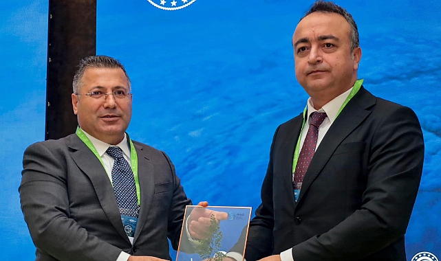 Hasan Yücel ödülü aldı