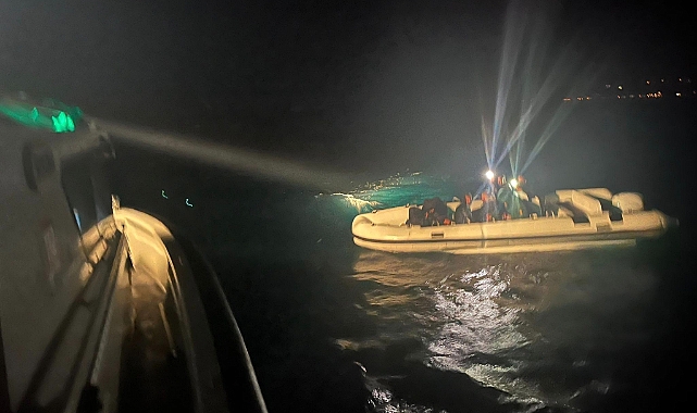 Lastik botla denizde sürüklendiler