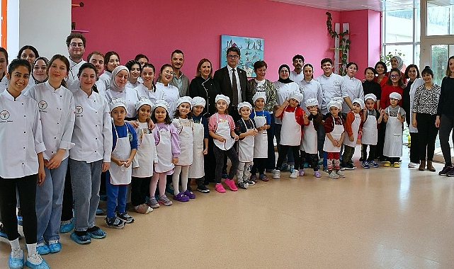 Rektör Erenoğlu miniklerle buluştu