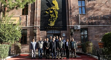 Vali Toraman'dan okula ziyaret