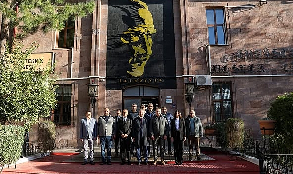 Vali Toraman&#039;dan okula ziyaret