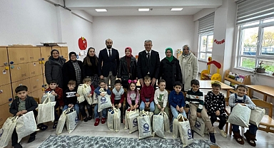 Başkan Ahmet Elbi'den öğrencilere hediye