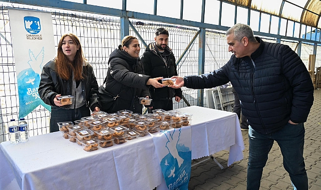 Çanakkale&#039;de belediyeden kandil simidi ikramı