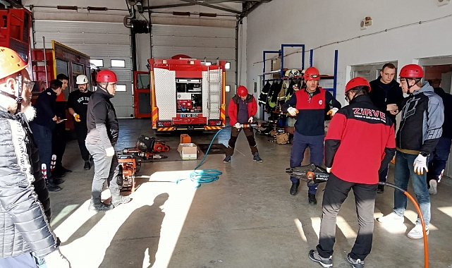 ÇASAR Ekibi, yangın ve gönüllü itfaiyecilik eğitimi aldı