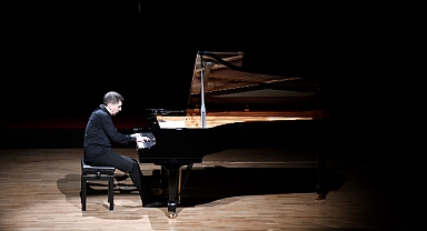 Türev Berki'den alkış alan resital