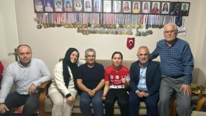 AK Parti’den dünya şampiyonuna ziyaret