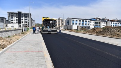 Karacaören mevkiinde asfalt serimi başladı