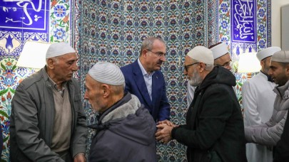 Vali Toraman vatandaşlarla bayramlaştı