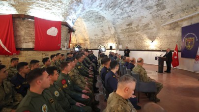 Millî Savunma Bakanı Güler, Bayram Namazını Mehmetçiklerle Kıldı