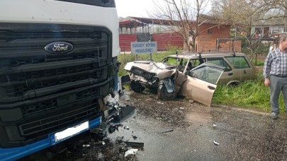Yenice'de tır ile otomobil çarpıştı: 1 yaralı