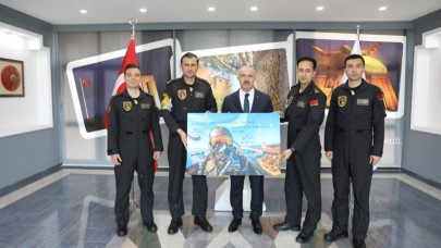 SOLOTÜRK ekibinden Vali Toraman’a ziyaret