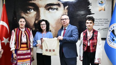 Misafir çocuklardan Kepez Belediyesi’ne anlamlı ziyaret