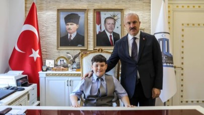 Vali Toraman, koltuğu Vatan Cesur’a devretti