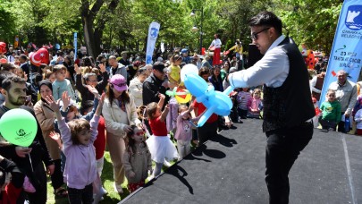 Halk Bahçesi’nde Tahta At Çocuk Şenliği düzenlendi