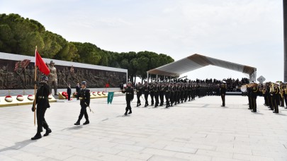 Şehitler Abidesi’nde anma töreni