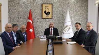 Vali Toraman muhtarların taleplerini dinliyor