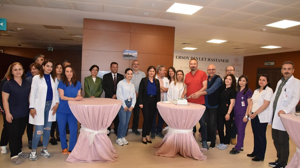 Hastanede pastalı kutlama