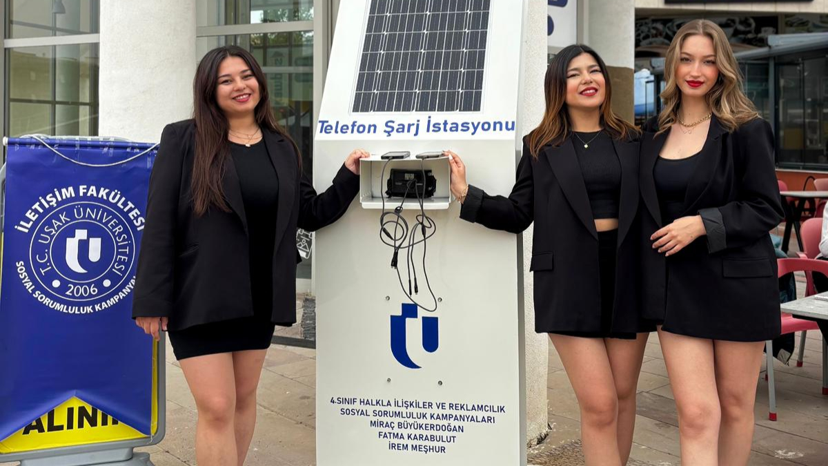 Uşak Üniversitesi’nde bir ilk: “Güneş enerjili telefon şarj istasyonu kuruldu”