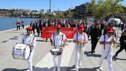 Kordonda kortej yürüyüşü