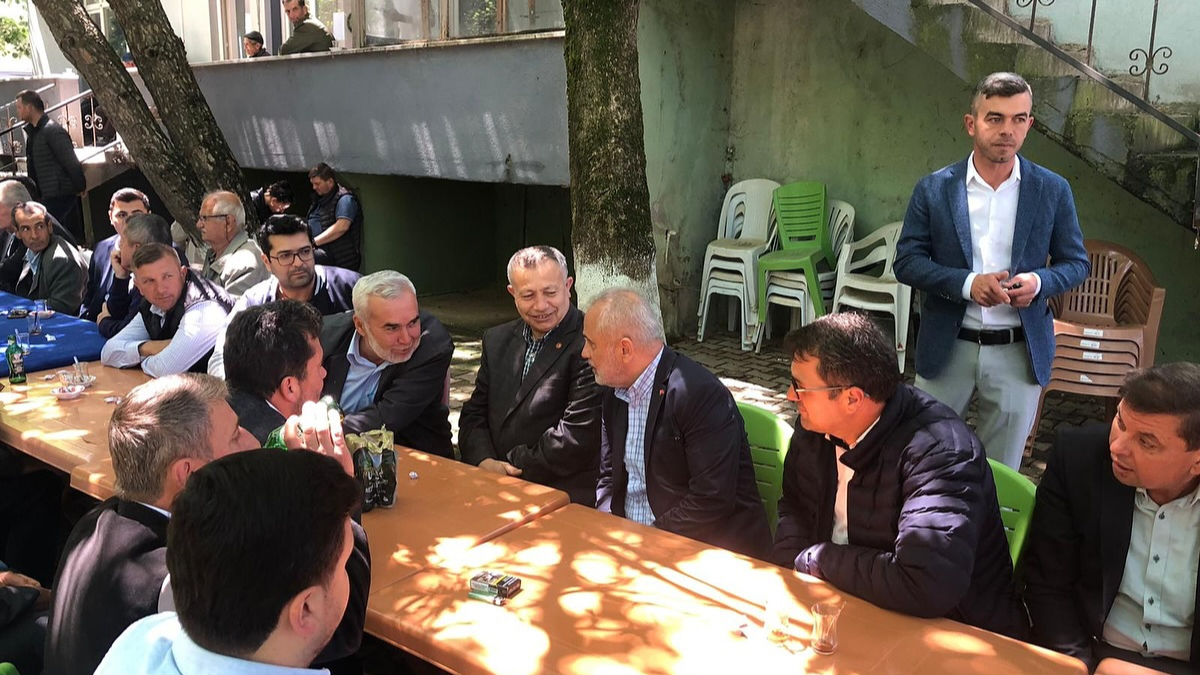 AK Parti heyeti köy hayırında