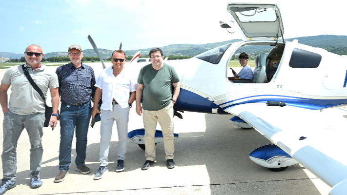 Başkan Erkek, pilotları Çanakkale Havalimanı’nda karşıladı