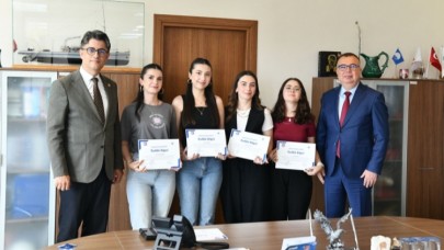 Üniversite öğrencileri teşekkür belgelerini aldı