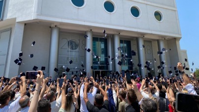 Siyasal Bilgiler Fakültesi’nde mezuniyet coşkusu