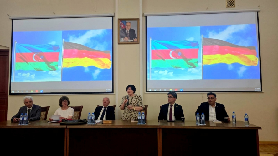 ÇOMÜ Rektörü Erenoğlu Bakü’de konferansa katıldı