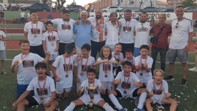 Şampiyon kupasını aldı