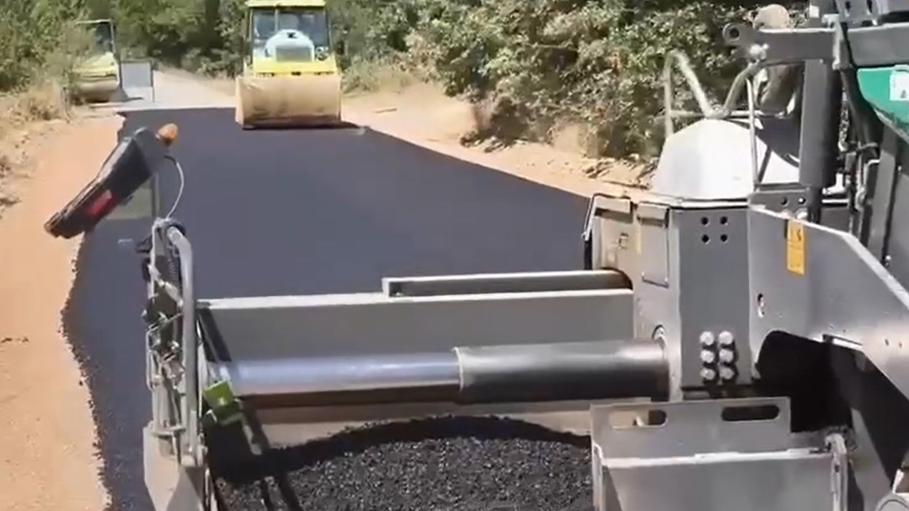 Çanakkale’de 24 kilometre köy yolu sıcak asfalt standardına yükseltildi