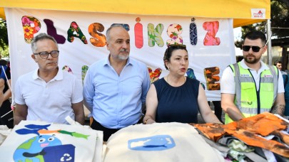 Cuma Pazarında bez çanta kullanımının önemi anlatıldı