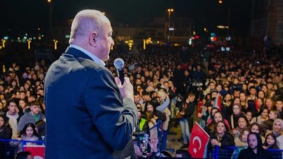 Gider; “Bu millet asla diz çökmedi, çökmeyecek!”