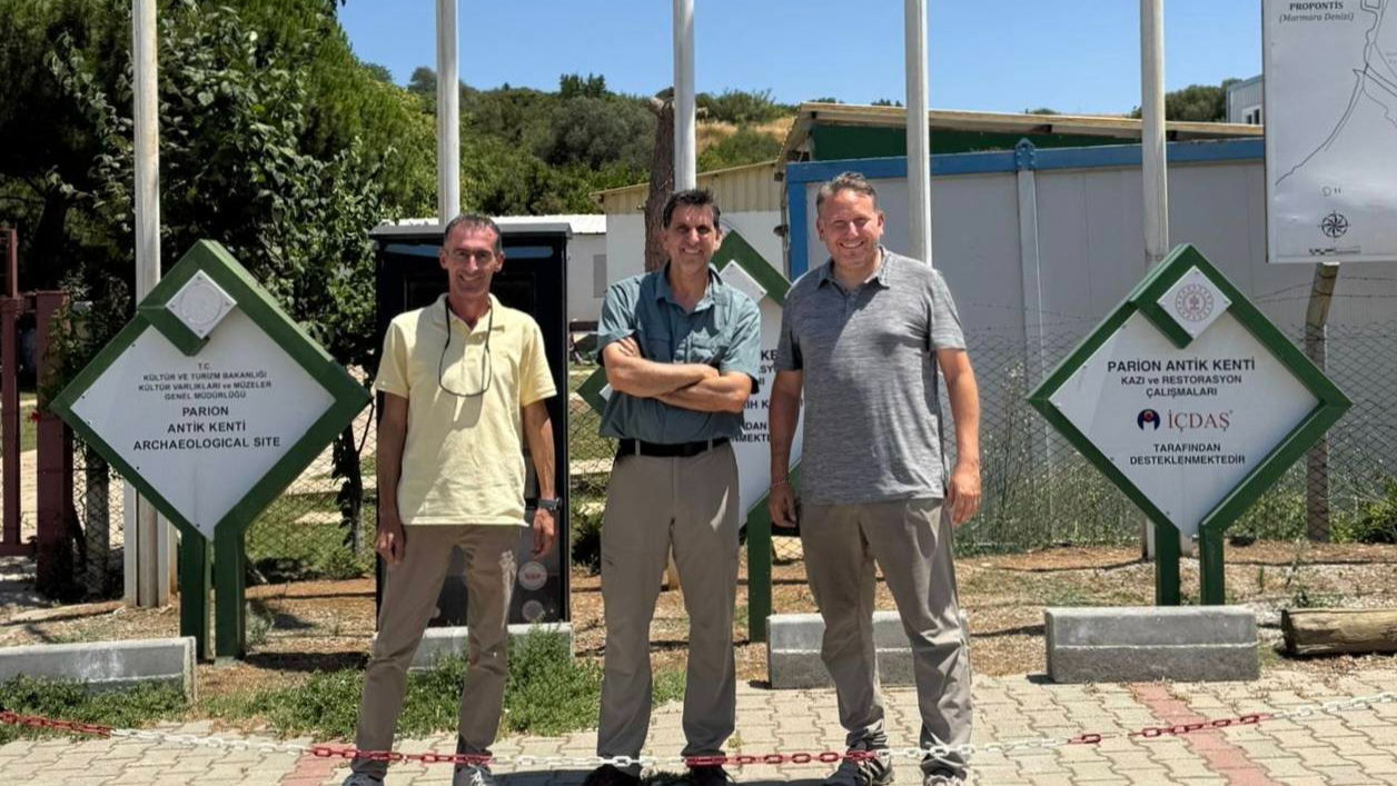 Kazı çalışmalarını yerinde incelediler