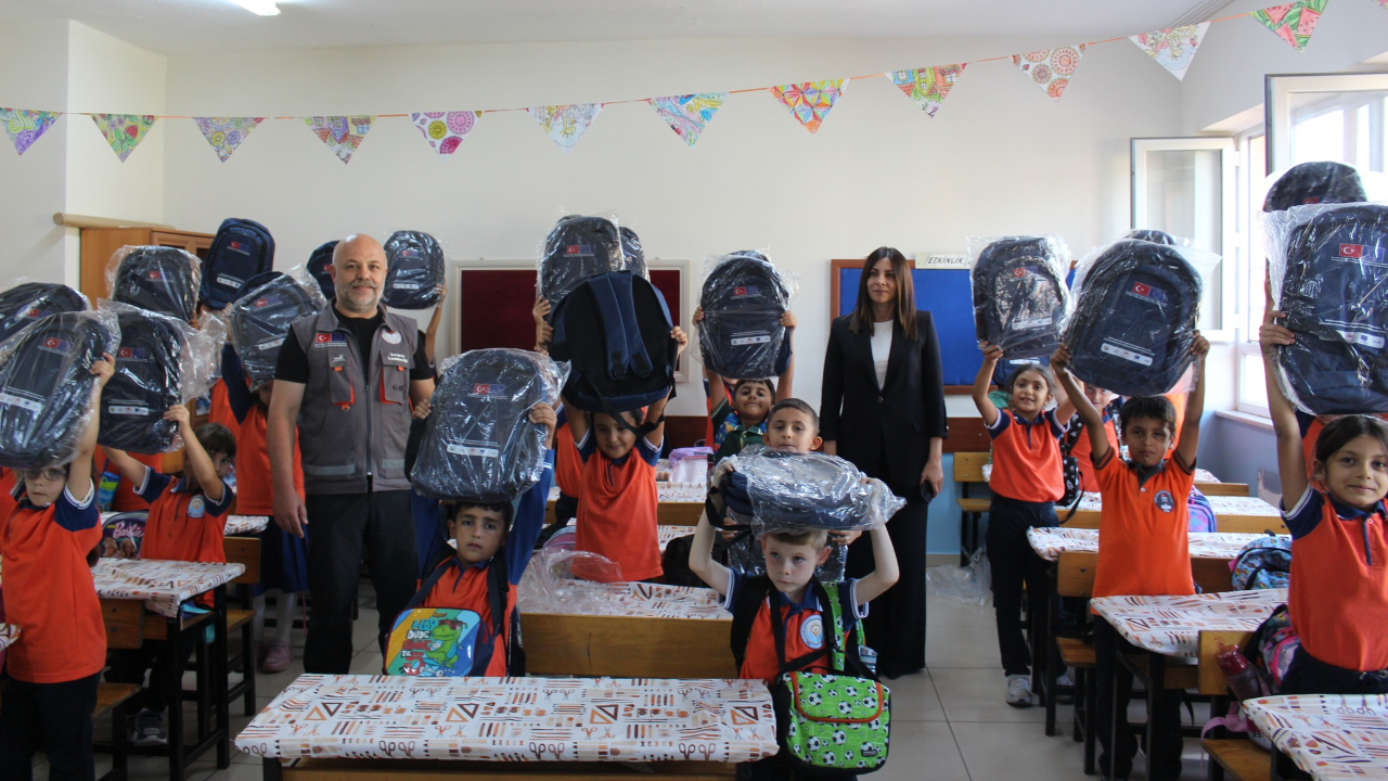 TKDK’dan öğrencilere sırt çantası dağıtımı