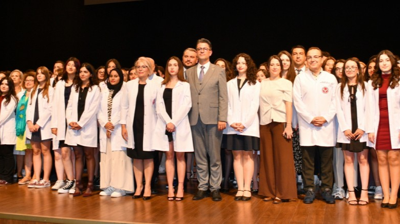 ÇOMÜ Tıp Fakültesi’nde “Önlük Giydirme Töreni” Düzenlendi