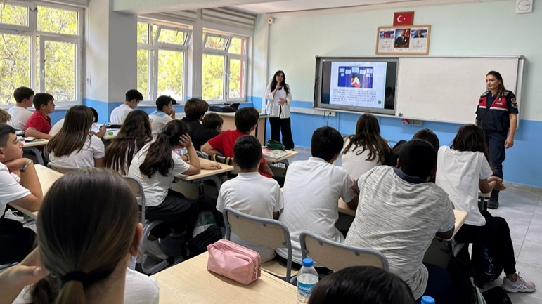 Jandarmadan öğrencilere önemli eğitim