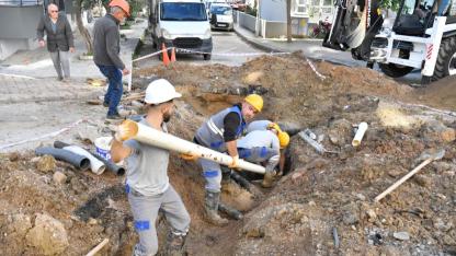 Altyapı yenileme çalışmaları sürüyor