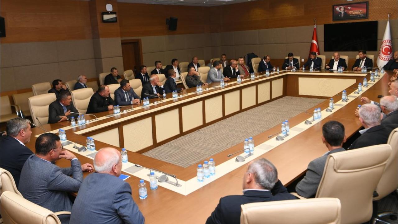 Ayhan Gider muhtarları TBMM’de ağırladı
