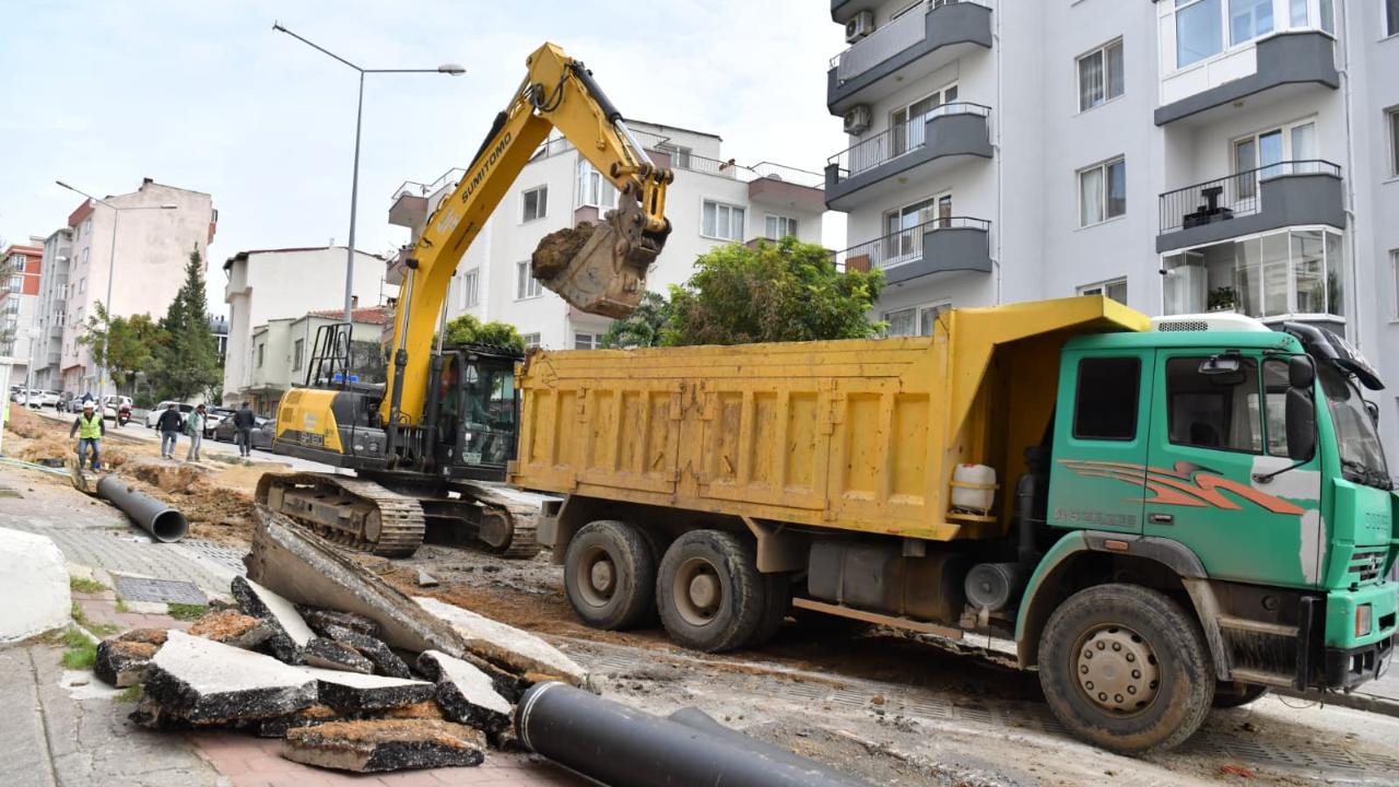 Bahriye Üçok Caddesi&#039;nde altyapı çalışması devam ediyor
