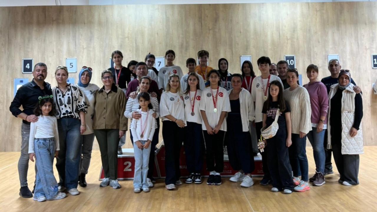 Başarılı sporcular ödüllerini aldı