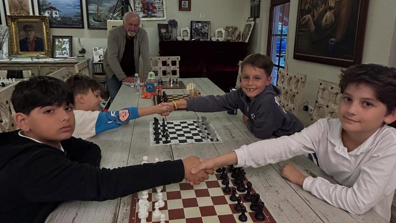 Bozcaada’da satranç turnuvası