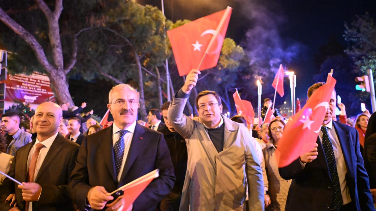 Cumhuriyetimizin 102. yılında fener alayı coşkusu